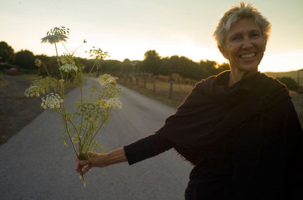 07-11 Maggie flowers L1031368.